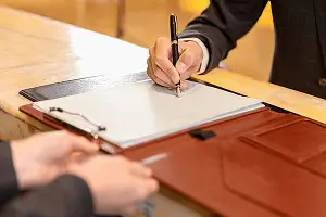 辽宁大学何静简介照片